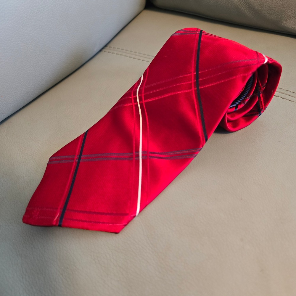 Tommy Hilfiger Mens Red Silk Necktie Navy White Stripe Made in USA WPL 2831